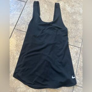 Black Nike dri-fit breather tank